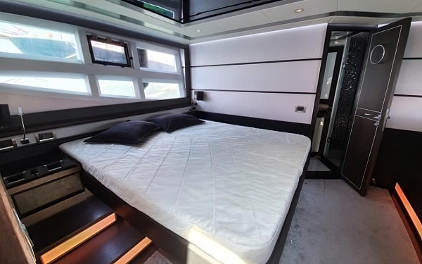 Продается моторная яхта Galeon 700 Skydeck